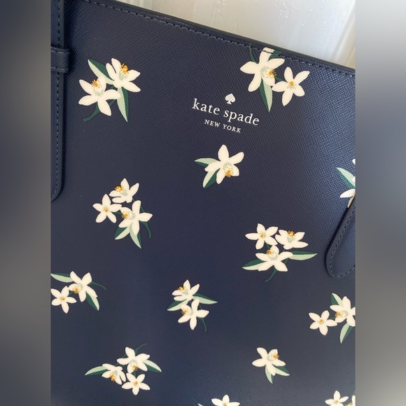 Kate Spade New York | Schuyler Medium Tote - Picture 4 of 8